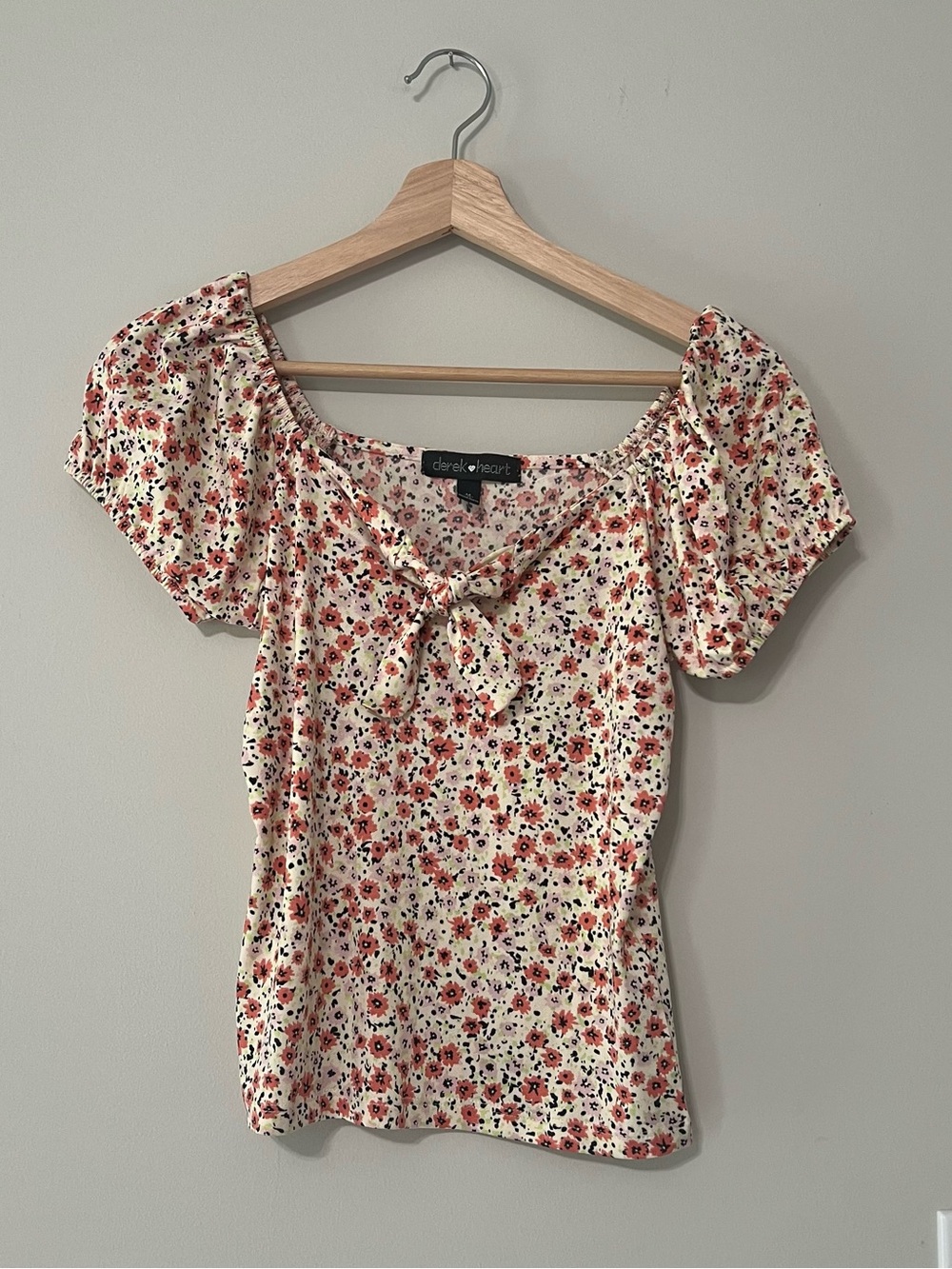 Derek Heart Cream Floral Tie-Front Puff Sleeve Tee